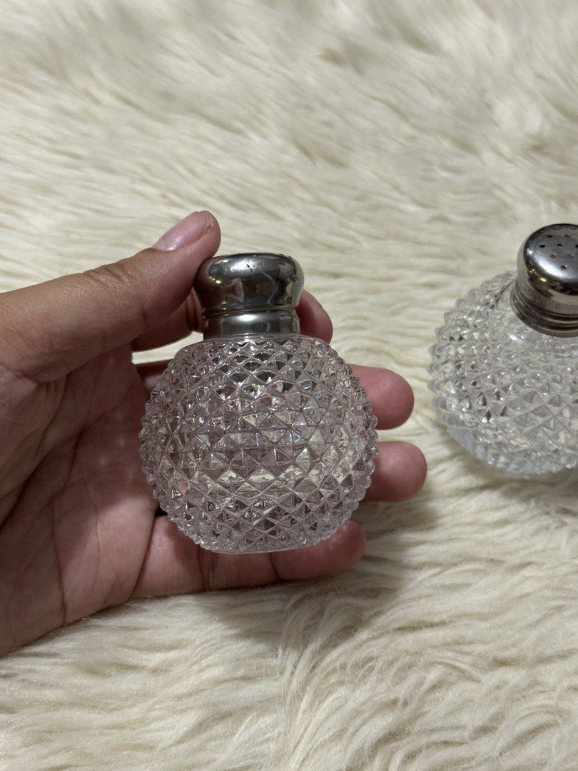 Salt and Pepper Shaker (Category: Other Kitchenware & Tableware) located in Lagawe. Submitted by kai_selections (Listing ID 1449369518, Image 3). Description: No chips and cracks Japan surplus High quality glass.