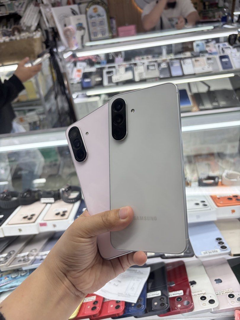 Samsung A56 5G 256gb FU NTC No issue (Category: Samsung) located in San Juan City. Submitted by javedsgadgetshop (Listing ID 1449384637, Image 3). Description: INSTALLMENT OPTIONS : SPAY LATER / GGIVES / CREDIT CARD / SKYRO / HOMECREDIT (BRANDNEW) WE BUY AND SELL SO PWEDE MAGBINTA OR SWAP ! Quick Specs : 💵 Samsung A56 5G •256gb •NTC Variant •Good batt health •Factory Unlock •95% Smoothness •No hidden issue | No Repaired •100% Authentic | Not Ref