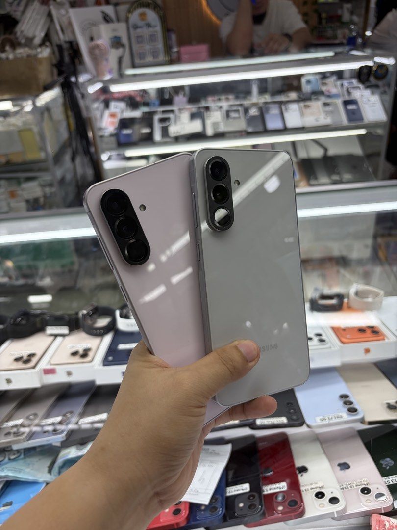 Samsung A56 5G 256gb FU NTC No issue (Category: Samsung) located in San Juan City. Submitted by javedsgadgetshop (Listing ID 1449384637, Image 2). Description: INSTALLMENT OPTIONS : SPAY LATER / GGIVES / CREDIT CARD / SKYRO / HOMECREDIT (BRANDNEW) WE BUY AND SELL SO PWEDE MAGBINTA OR SWAP ! Quick Specs : 💵 Samsung A56 5G •256gb •NTC Variant •Good batt health •Factory Unlock •95% Smoothness •No hidden issue | No Repaired •100% Authentic | Not Ref
