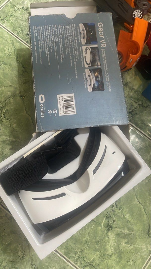 Samsung Gear VR with Oculus (Category: Virtual Reality) located in Manila. Submitted by chesterson1979. (Listing ID 1449487544, Image 2). Description: - Samsung Gear VR headset - Compatible with: Note 5, S6, S6 edge, S7, S7 edge - Includes original box and manuals - Perfect for virtual reality experiences.