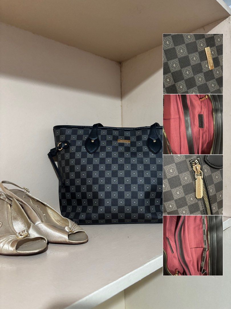 Secosana Shoulder Bag (Category: Shoulder Bags) located in Manila. Submitted by httpschayo (Listing ID 1449477448, Image 2). Description: Secosana Black Shoulder Bag — like new condition — spacious interior with a zip pocket — gold tone hardware — ideal for everyday use.