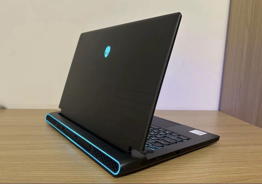Selling my Alienware m15 R6508767663030937601
