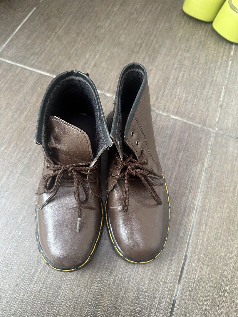 Sepatu boot anak cokelat (Kategori: 4 hingga 7 tahun) berada di Jakarta Barat. Dikirim oleh amyput (ID iklan 1449366095, Gambar 1). Deskripsi: Hi guys! Aku lagi bongkar gudang. Yuk checkout! Kondisi sepatu sesuai dengan yang di foto ya. Harga belum termasuk ongkir..