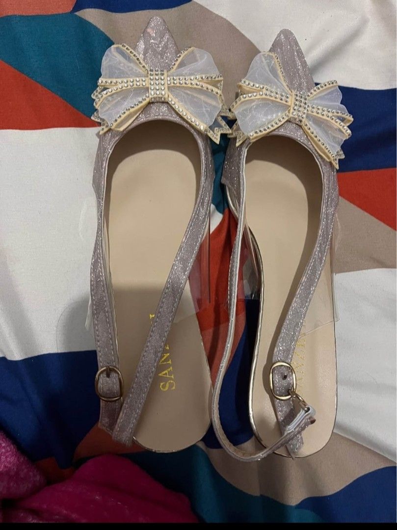 Sepatu sendal runcing pita (Kategori: Perhiasan Wanita) berada di Jakarta Pusat. Dikirim oleh myprelovedgirls (ID iklan 1449449473, Gambar 1). Deskripsi: barang preloved murah & berkualitas Harga masih bisa nego yah checkout atau tanya tanya lewat oyen aja lebih resposif di sana linkg liat ke bio & bagian opsi pengiriman disitu ada link oyen Happy shopping 🫶🏻.