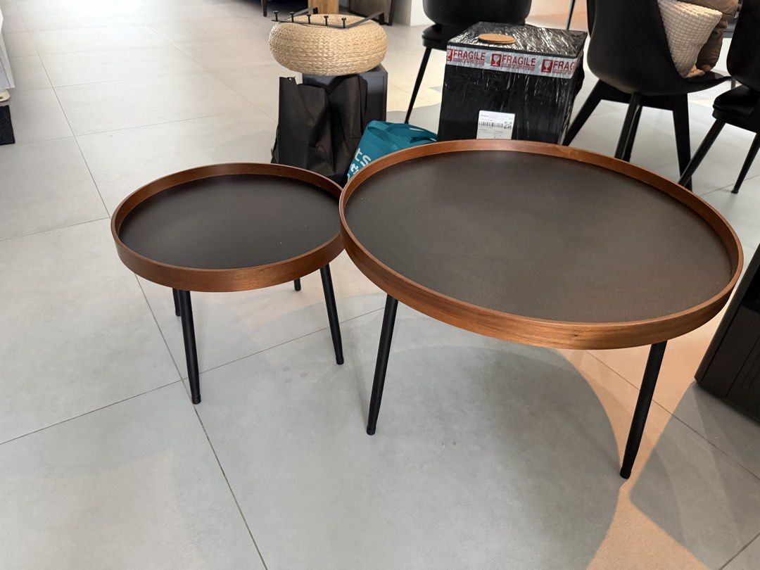Set of 2 Round coffee Tables (fast deal)