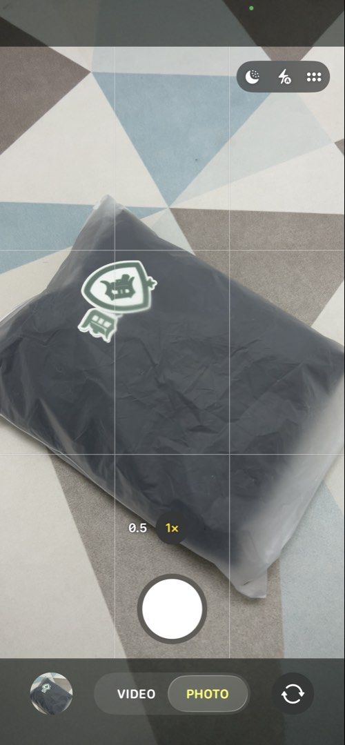 Shell jacket (Category: Activewear) located in Johor Bahru. Submitted by mthriff7 (Listing ID 1449415419, Image 3). Description: Bermint pm bru size m siap sticker dust bag .