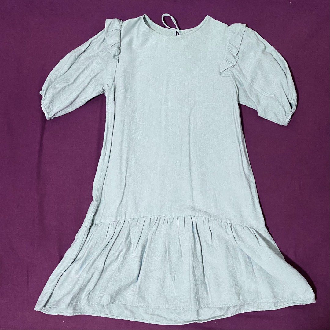 Baby blue short dress pendek biru langit ruffle (Kategori: Gaun & Rok) berada di Bandung. Dikirim oleh pippiya (ID iklan 1449482806, Gambar 3). Deskripsi: 📍Bandung (replika H&M divided, same model diff color) LD 88 P 82~85 TB model 150 cm.
