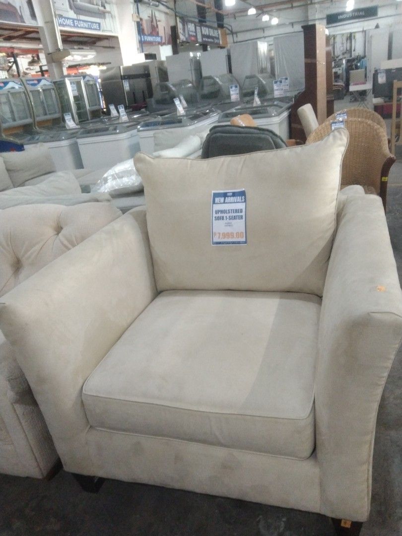 Single sofa (Category: Sofas) located in Manila. Submitted by maria123_a (Listing ID 1449363868, Image 1). Description: single sofa.