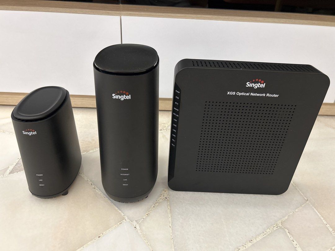 Singtel XGS Optical Network Router and Mesh Extenders