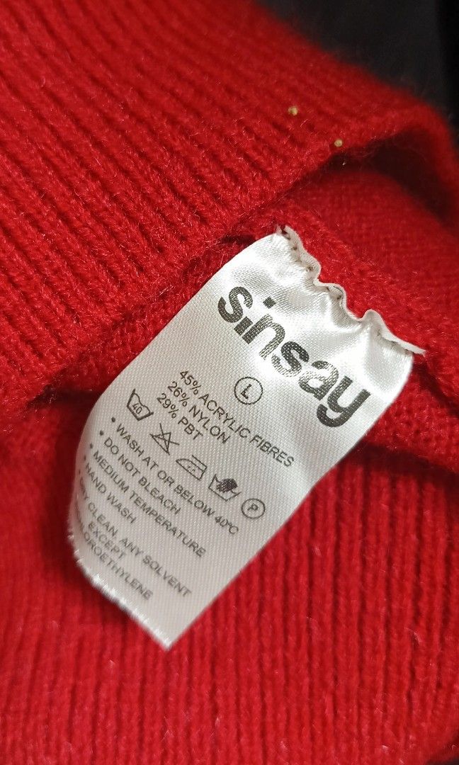 Sinsay Red Acrylic Blend Sweater Size L (Category: Coats, Jackets and Outerwear) located in Manila. Submitted by jncmps_ (Listing ID 1449481757, Image 2). Description: 📌 Condition: Preloved 📌 Issue/s: None (never been used) 📌 Color: Red/maroon 📌 Size: Large Bought this on surplus for 700 pesos ♡ Selling because I'm decluttering my closet. ♡ Color may vary slightly due to lighting. ♡ Please manage your expectations—this is a preloved item unle