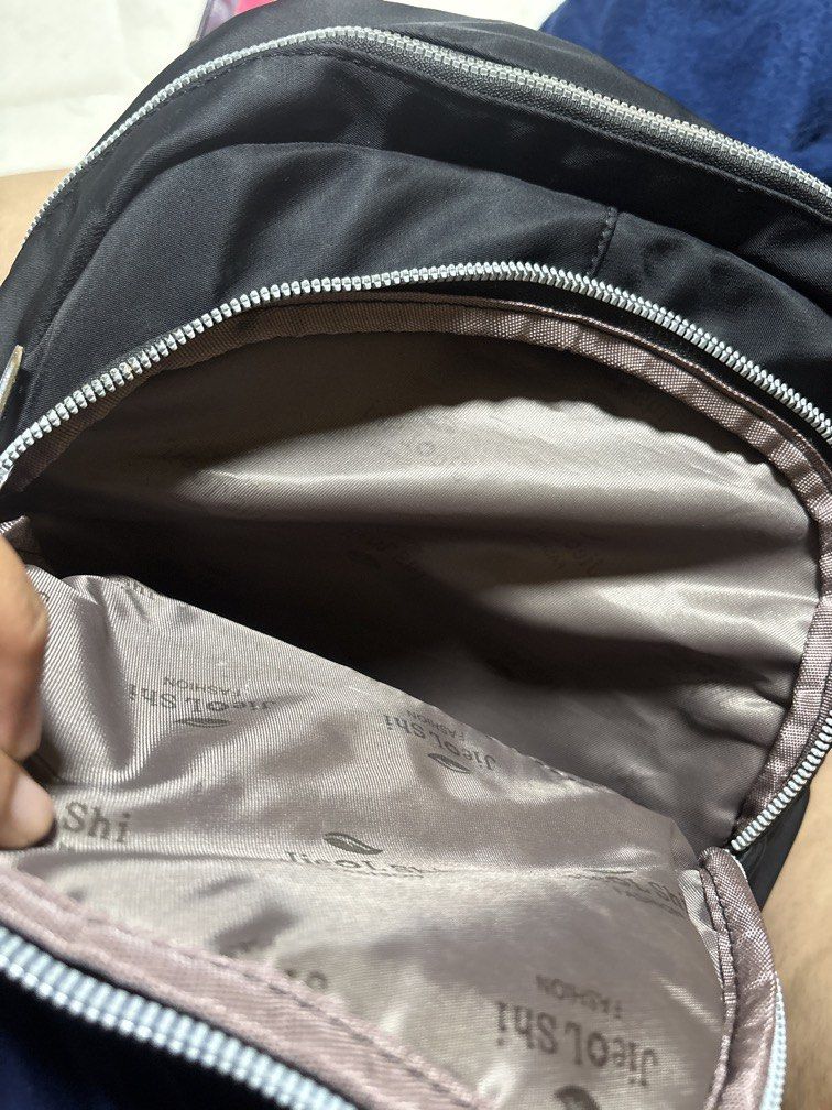 Small Backpack (Category: Backpacks) located in Singapore. Submitted by kyapreloved2912 (Listing ID 1449452734, Image 3). Description: Can fit A4. 2 pocket for drink . .