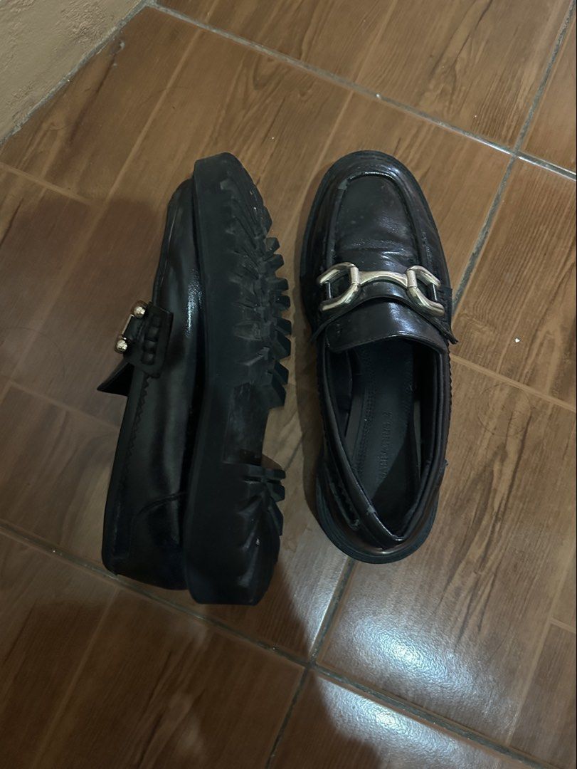 Stradivarius Black Leather Chunky Loafers (Category: Shoe inserts) located in Rizal. Submitted by declu77er (Listing ID 1449328501, Image 3). Description: Size 38 Rfs: not my style .