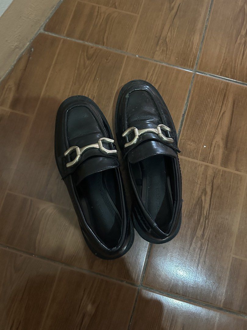 Stradivarius Black Leather Chunky Loafers (Category: Shoe inserts) located in Rizal. Submitted by declu77er (Listing ID 1449328501, Image 2). Description: Size 38 Rfs: not my style .