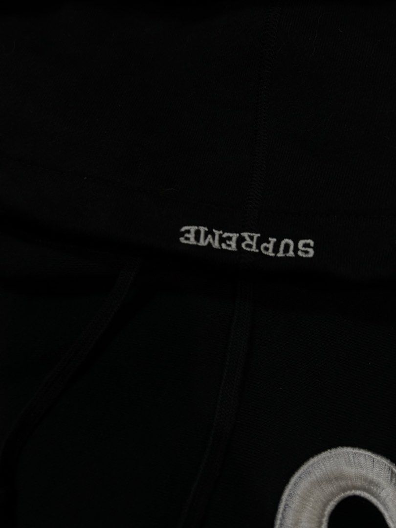 Supreme Hoodie (Category: Activewear) located in Aurora. Submitted by purethrift07 (Listing ID 1449492900, Image 3). Description: Maganda Black na black No issue Dm me.