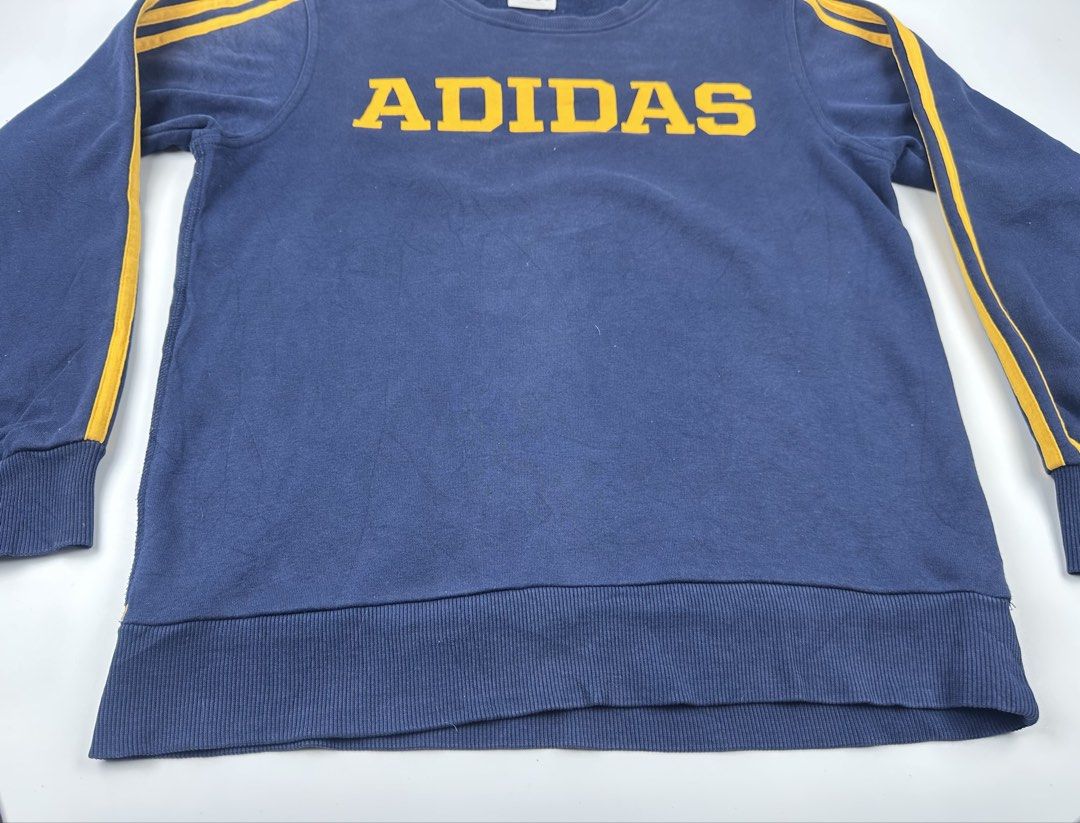 Sweatshirt Adidas - HS 1 (Category: Coats, Jackets and Outerwear) located in Kuantan. Submitted by nadiya_store2 (Listing ID 1449532313, Image 3). Description: Used Rm30 tak termasuk pos Pos DFOD Ada kesan pakai.