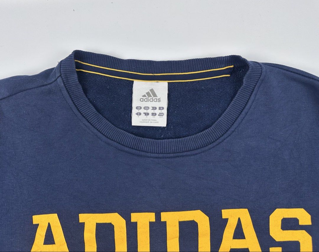 Sweatshirt Adidas - HS 1 (Category: Coats, Jackets and Outerwear) located in Kuantan. Submitted by nadiya_store2 (Listing ID 1449532313, Image 2). Description: Used Rm30 tak termasuk pos Pos DFOD Ada kesan pakai.