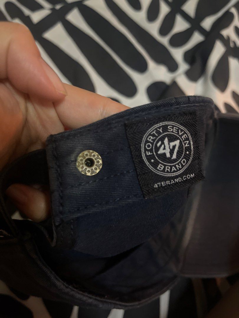 Baseball cap (Category: Hoodies) located in Singapore. Submitted by lizz66 (Listing ID 1449458367, Image 6). Description: - Oversized tan hoodie - New York Yankees baseball cap - Super comfy and casual - Perfect for everyday wear - Selling as a set.