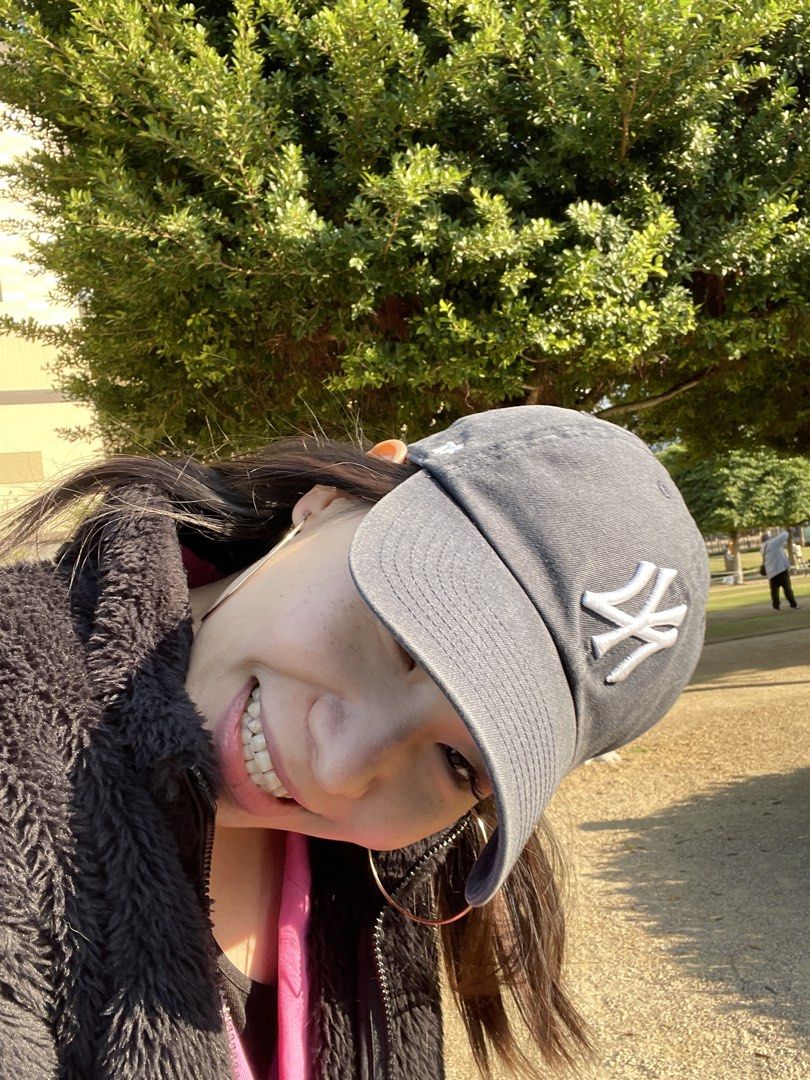 Baseball cap (Category: Hoodies) located in Singapore. Submitted by lizz66 (Listing ID 1449458367, Image 2). Description: - Oversized tan hoodie - New York Yankees baseball cap - Super comfy and casual - Perfect for everyday wear - Selling as a set.