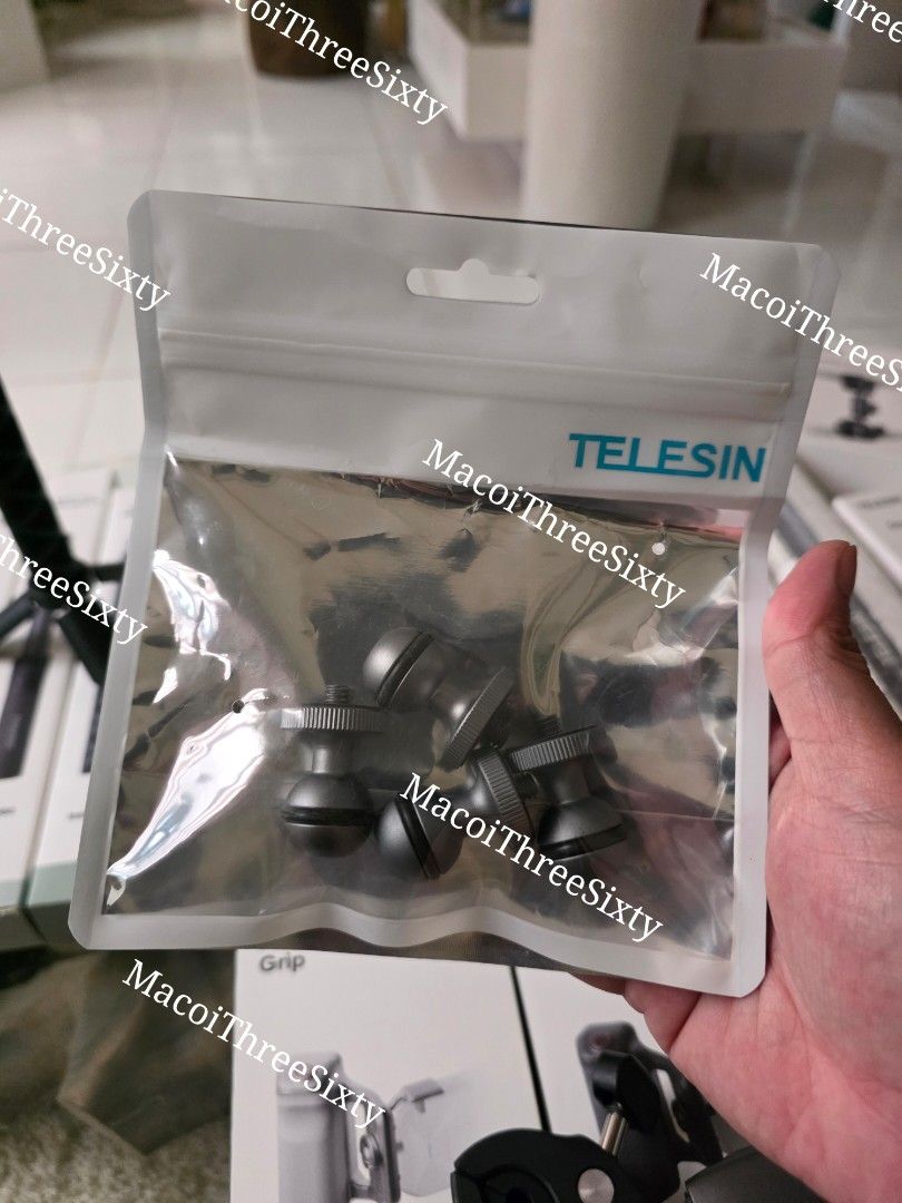 Telesin double clamp and telesin ball head mount (Category: Mounts & Holders) located in San Mateo. Submitted by macoi1988 (Listing ID 1449400039, Image 3). Description: Sale brandnew Telesin double clamp 600pesos each Telesin ball head 200 pesos each Double purpose magagawa mo kapag nakadouble clamp ka plus ball head pwede mo imount yung stick sa ilalim pwede mo imount yung camera mo pwede mo iclamp yung stick. Location: ampid 1 san mateo rizal.