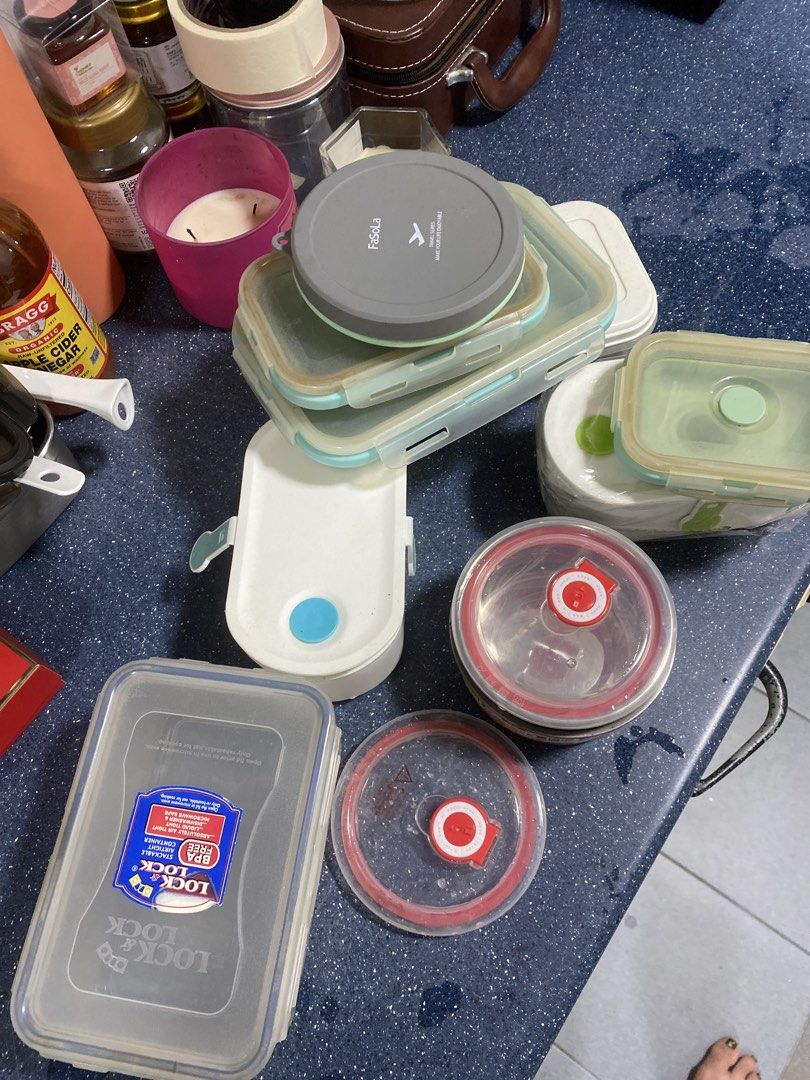 TEN LUNCHBOXES GOING FREE