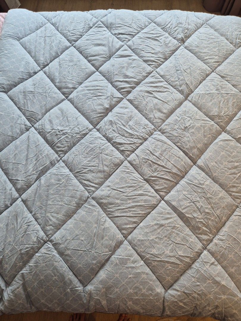 Tencel Comforter from Korea (Category: Bedding & Towels) located in Singapore. Submitted by odreamer (Listing ID 1432228847, Image 3). Description: Bought from Gwangjang Market in Seoul in Mar 2026. Bought 3 comforters. Letting go of one. Tencel. 155cm x 205cm. Light blue color. All seasons (3 levels of thickness - summer, all seasons, winter). Suitable for use in aircon room in Sg. Self collect from Blk 32 Marine Crescent s440032..