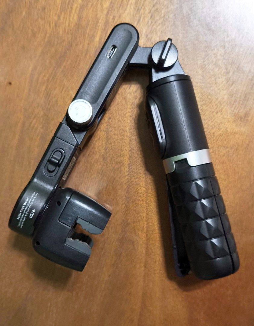 TNW Q18 Gimbal Stabilizer & 360° Rotating Desktop Tripod (Category: Gimbals & Stabilizers ) located in Manila. Submitted by newforest_89e460 (Listing ID 1449407229, Image 2). Description: Looking to upgrade your content creation, vlogs, or TikTok videos? This TNW Q18 Gimbal Stabilizer is a compact, all-in-one tool perfect for smooth shots, stable panning, and hands-free video recording. - Q18 Gimbal Stabilizer - 360 Rotating Desktop Tripod - Buil