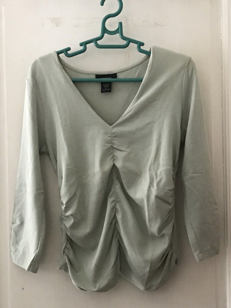 top light green long sleeve with v neckline (Category: Blouses) located in Caloocan City. Submitted by i3ari9star (Listing ID 1449393658, Image 1). Description: light green long sleeve v neckline note: all items are secondhand no meet up delivery delivery through j&t only additional fee for the delivery payment first and through gcash only chat anytime but the reply might be late.