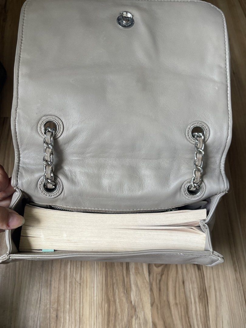 Tory Burch Convertible Shoulder Bag Grey Leather (Category: Luxury Bags & Wallets) located in Manila. Submitted by cosmicrabbit-9e5b (Listing ID 1449353371, Image 3). Description: - Grey leather Tory Burch Kira bag - Quilted chevron design - Silver chain strap - Magnetic snap closure - Interior zip and slip pockets - Fits a book - Minor signs of wear on zipper and hardware.