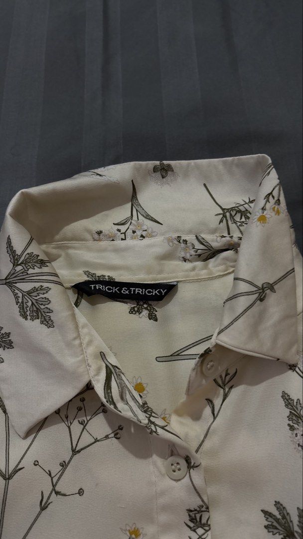 Trick & tricky (Kategori: Atasan) berada di Jakarta Selatan. Dikirim oleh prelovedbyoooo (ID iklan 1449465416, Gambar 2). Deskripsi: Trick & tricky Ld : 120 cm Panjang baju : 65 cm.