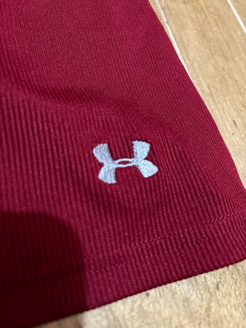 Under Armour Blue Ribbed Tank Top (Category: Sleeveless) located in Manila. Submitted by thephoenix21 (Listing ID 1449521056, Image 2). Description: - red and green for workout - green not for workout - items seems authentic under armour brand nman -too small for me -xs to small size.