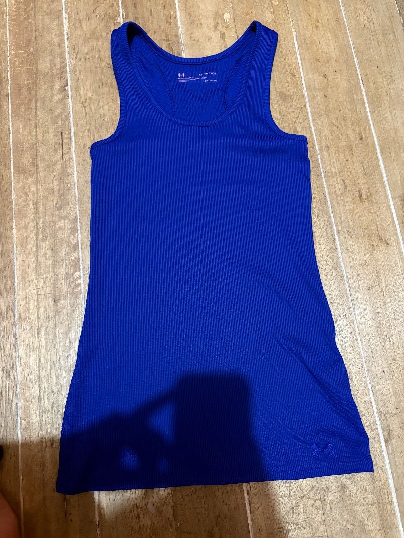 Under Armour Blue Ribbed Tank Top (Category: Sleeveless) located in Manila. Submitted by thephoenix21 (Listing ID 1449521056, Image 3). Description: - red and green for workout - green not for workout - items seems authentic under armour brand nman -too small for me -xs to small size.