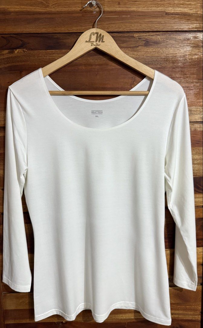 Uniqlo Heattech Long Sleeve Top White (Category: Longsleeves) located in San Pablo. Submitted by lmdailo (Listing ID 1449371349, Image 3). Description: - Condition/ Likenew - Color: White - Size: XXL On Tag Kasya sa Large -Dimes/ Width 18 Length 25.5 - Style: Long sleeves with scoop neckline - Features: Soft, comfortable material, great for layering .