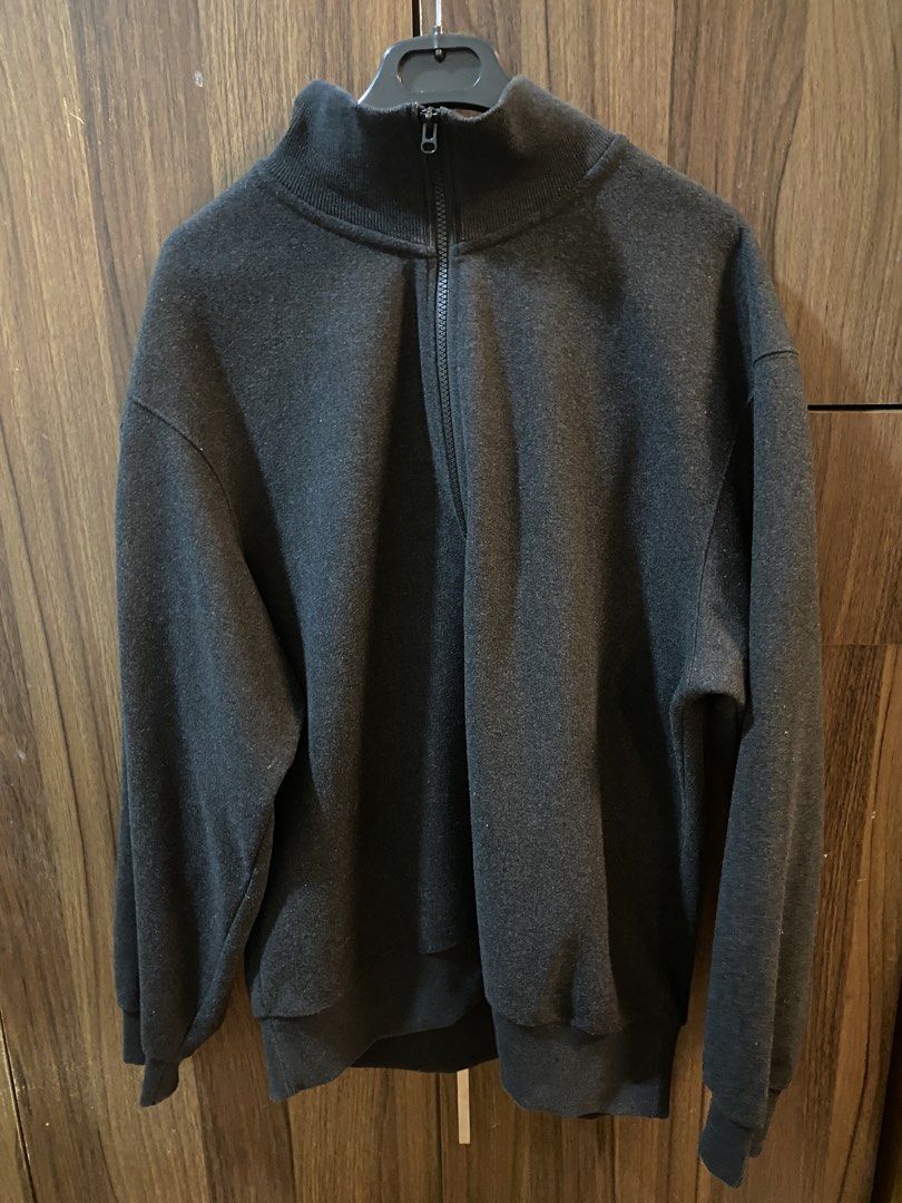 Uniqlo Quarter Zip (Charcoal Gray) (Category: Coats, Jackets and Outerwear) located in Antipolo. Submitted by drearchives (Listing ID 1449524375, Image 2). Description: FS FS FS!! Uniqlo Quarter Zip (Charcoal Gray) 🧥 - Size Large, fits XL aswell. - No issues, no damages. only for ₱499.