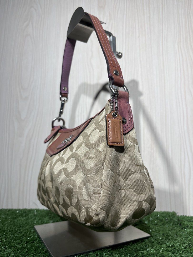 Vintage coach kili bag (Category: Shoulder Bags) located in Bambang. Submitted by uncommon_ph (Listing ID 1449531170, Image 2). Description: This is a vintage Coach Y2K Op Art monogram shoulder bag featuring pink leather trim and the classic horse and carriage logo..