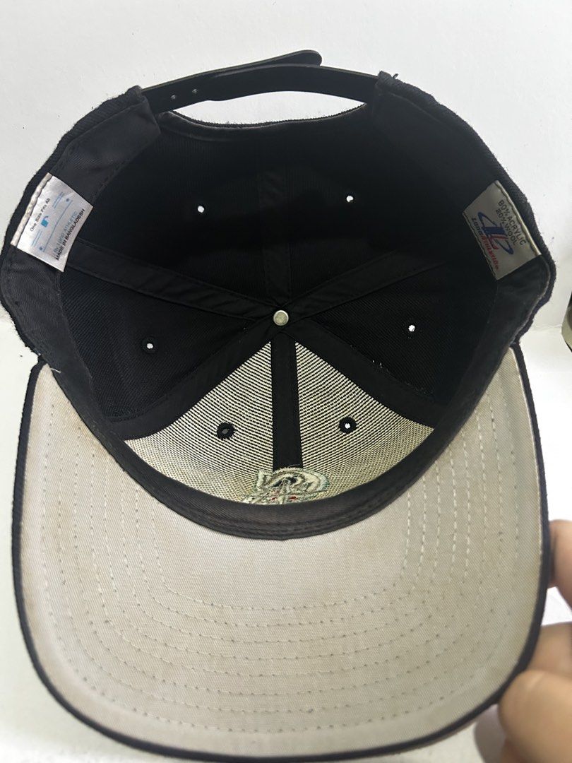 Vintage Mariners (Category: Caps & Hats) located in Manila. Submitted by fierce_capgame (Listing ID 1449432440, Image 3). Description: .