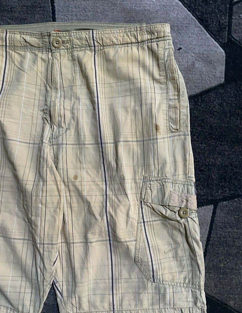 VINTAGE NIKE (THE ATHLETIC DEPT) (Category: Chinos) located in Taguig. Submitted by _john.patrick (Listing ID 1449429954, Image 2). Description: VINTAGE NIKE (THE ATHLETIC DEPT) PLAID CARGO SHORTS SIZE 36 WIDTH 36 LENGTH 23 GOOD CONDITION.