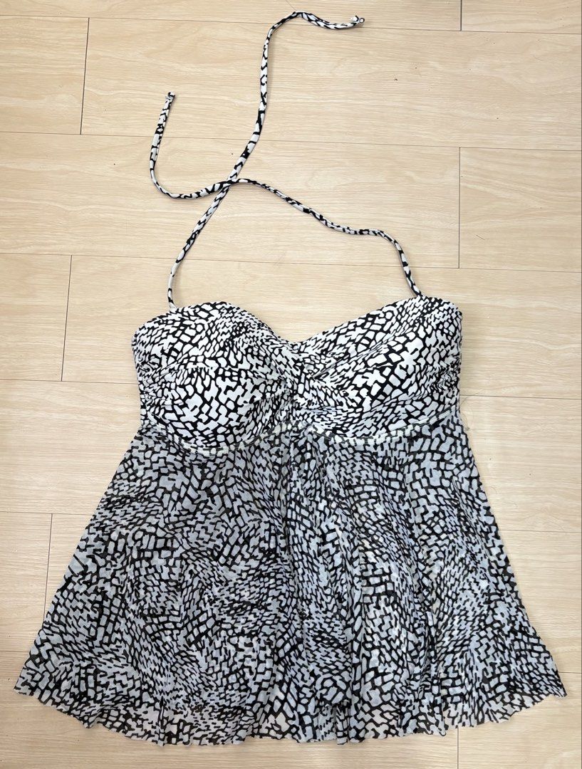 vintage top (Category: Sleeveless) located in Caloocan City. Submitted by helpmedeclutter____tf (Listing ID 1449337925, Image 1). Description: with padding no flaws, will keep this if unsold no ww mop: bpi sf 95 via jnt.