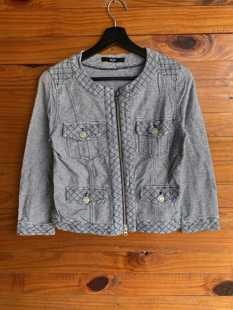 Vintage VICKY Stripe Zip Jacket | Japanese Designer Women’s Knit Jacket Blue White (Category: Coats, Jackets and Outerwear) located in Bachok. Submitted by crossxstore (Listing ID 1449509093, Image 1). Description: Condition 8.5/10 Pit 16.5 Labuh 20 Bahu 13.5 Lengan 19 Pos dfod SKU KB43WR43.