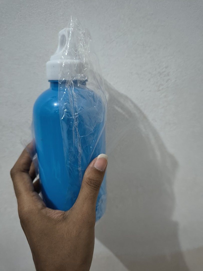 Water bottle508522643703746561