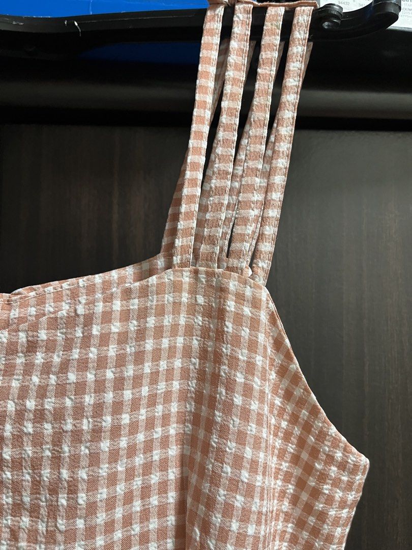 White and Coral Gingham Dress (Category: Dresses) located in Quezon City. Submitted by notabbie (Listing ID 1449502153, Image 3). Description: 🌸 bought in Bangkok 🌸 rfs: was given as a gift but it’s not flattering to my body type.