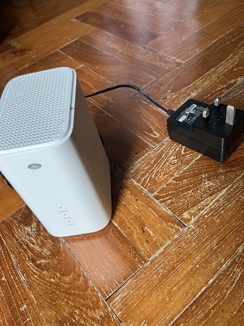 White askey Wireless Router with Power Adapter