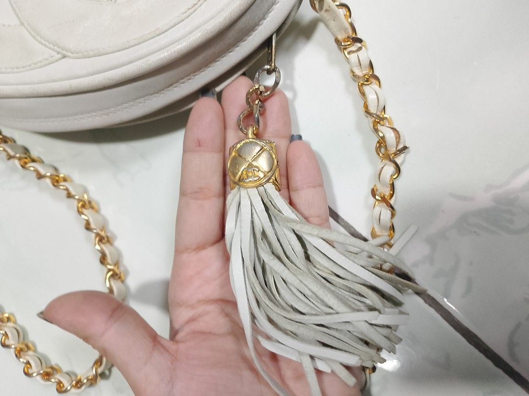 White Chanel CC Tassel Shoulder Bag (Category: Luxury Bags & Wallets) located in Manila. Submitted by sheshe.888 (Listing ID 1449413647, Image 2). Description: - White leather shoulder bag - Gold chain strap - Iconic CC logo detail - Tassel accent - Secure zipper closure - Interior zip pocket - Ideal for carrying your essentials - preloved.
