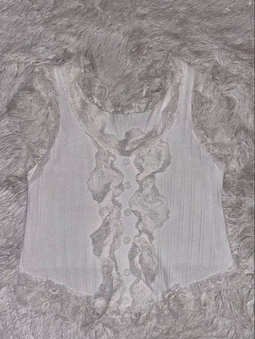 White Fitted Crop Top with Lace Details (Category: Sleeveless) located in Bulacan. Submitted by rin2024 (Listing ID 1449496366, Image 1). Description: White Fitted Crop Top with Lace Details - Stretchable body-hugging fit - With dainty lace details Payment Method: GCash only. Delivery Options: Lalamove, Grab, or J&T only..