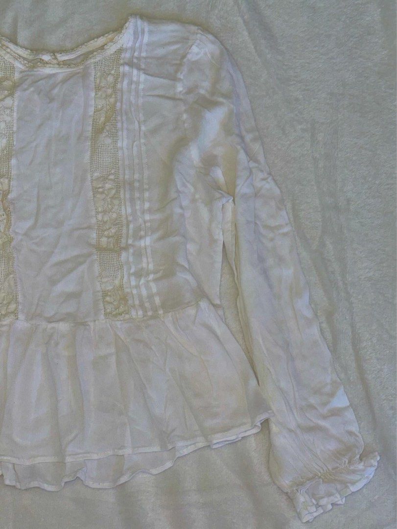 white long sleeves (Category: Blouses) located in Las Pinas. Submitted by cccurations (Listing ID 1449424366, Image 3). Description: 🔖 white long sleeves 🪡 length: 20” 🪡 shoulder to pit: 9” 🪡 pit to cuff: 15” 🪡 bust: 32” 🪡 cute crochet details 🪡 with button on the back 🪡 garterized wrist area 🔖 ₱150 🔖 comment “mine” to get the item! 🔖 comment “next” if you’re willing to get the item when the first miner failed to send their order form 