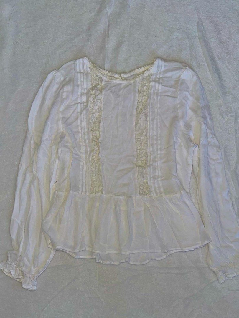 white long sleeves (Category: Blouses) located in Las Pinas. Submitted by cccurations (Listing ID 1449424366, Image 1). Description: 🔖 white long sleeves 🪡 length: 20” 🪡 shoulder to pit: 9” 🪡 pit to cuff: 15” 🪡 bust: 32” 🪡 cute crochet details 🪡 with button on the back 🪡 garterized wrist area 🔖 ₱150 🔖 comment “mine” to get the item! 🔖 comment “next” if you’re willing to get the item when the first miner failed to send their order form 
