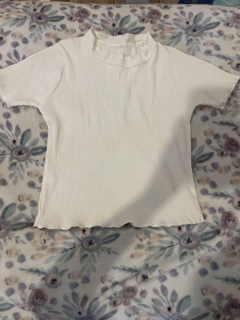White Ribbed Mock Neck Short Sleeve Top (Category: Blouses) located in Manila. Submitted by rx.queen (Listing ID 1449383829, Image 1). Description: .