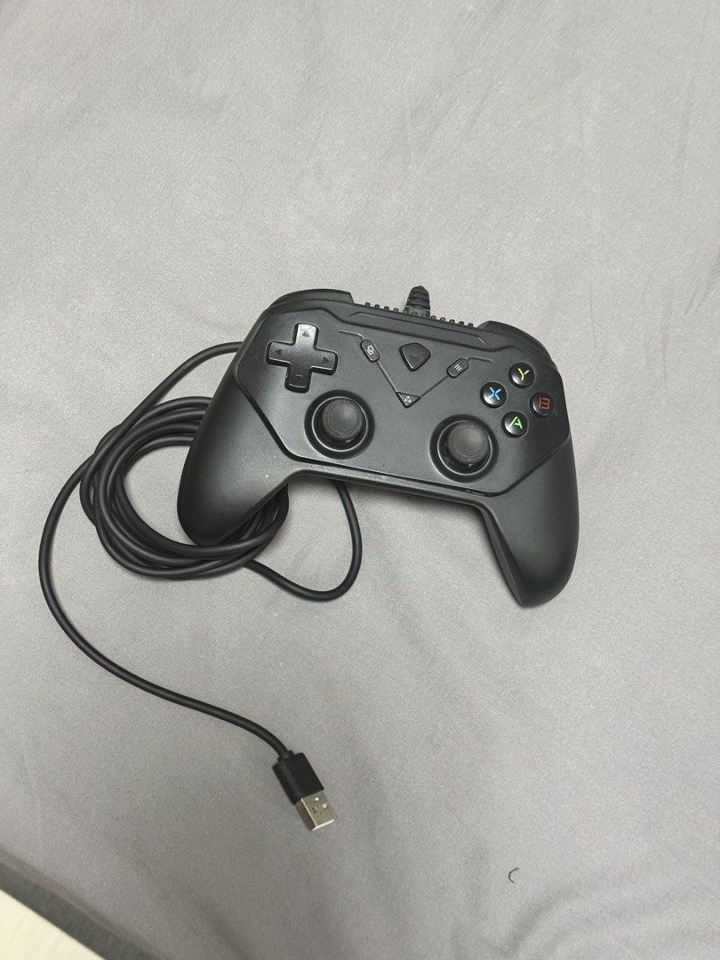 Wired Controller Black (Category: Controllers) located in Singapore. Submitted by eijh67 (Listing ID 1449416619, Image 1). Description: - Wired USB game controller - Black color - Compatible with PC and other devices - Tested and confirmed working.