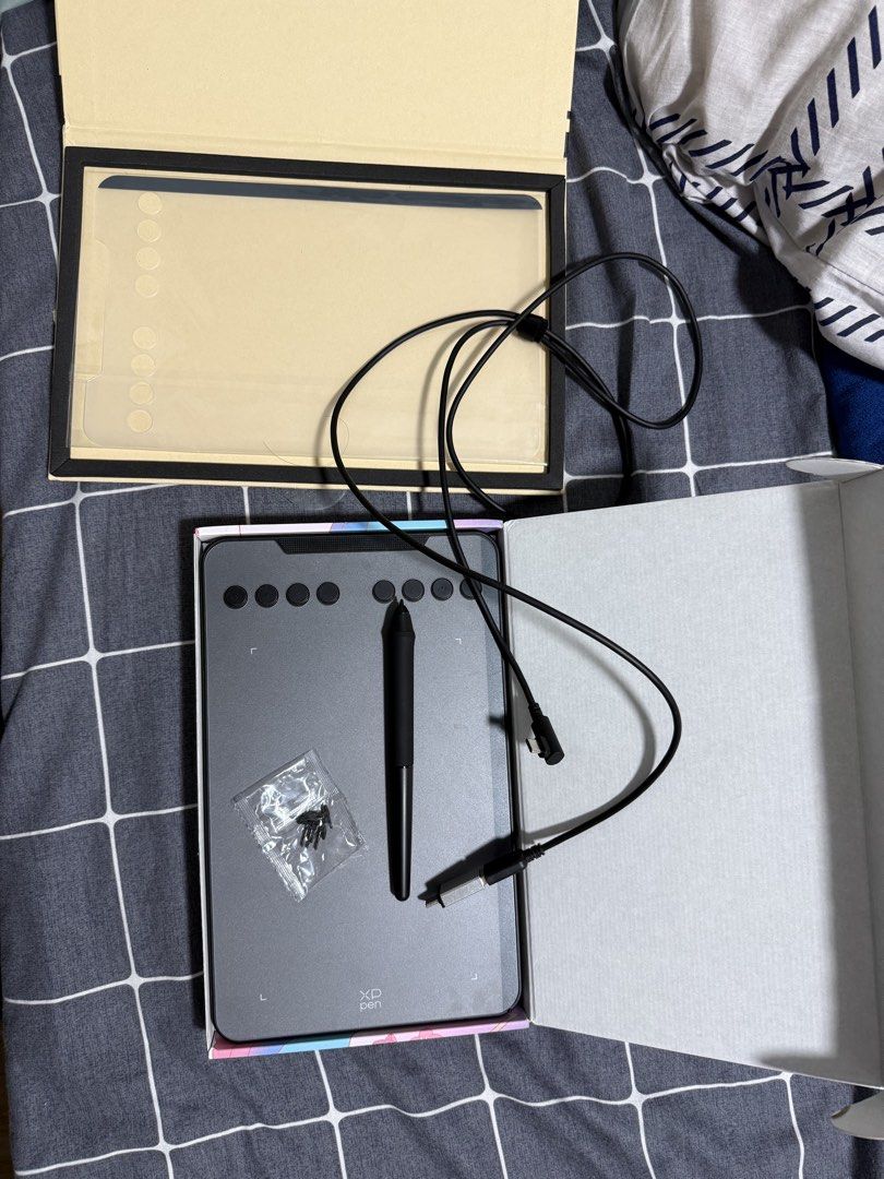 XP PEN Deco mini7 V2 Drawing Tablet (Category: Other Accessories) located in Manila. Submitted by karlsefniw (Listing ID 1449475423, Image 3). Description: RFS: recently bought from the XP PEN website (out of a whim), realized pen tablets weren’t for me used less than 10 times includes protective screen for tablet (one is already placed, the other is still inside package).