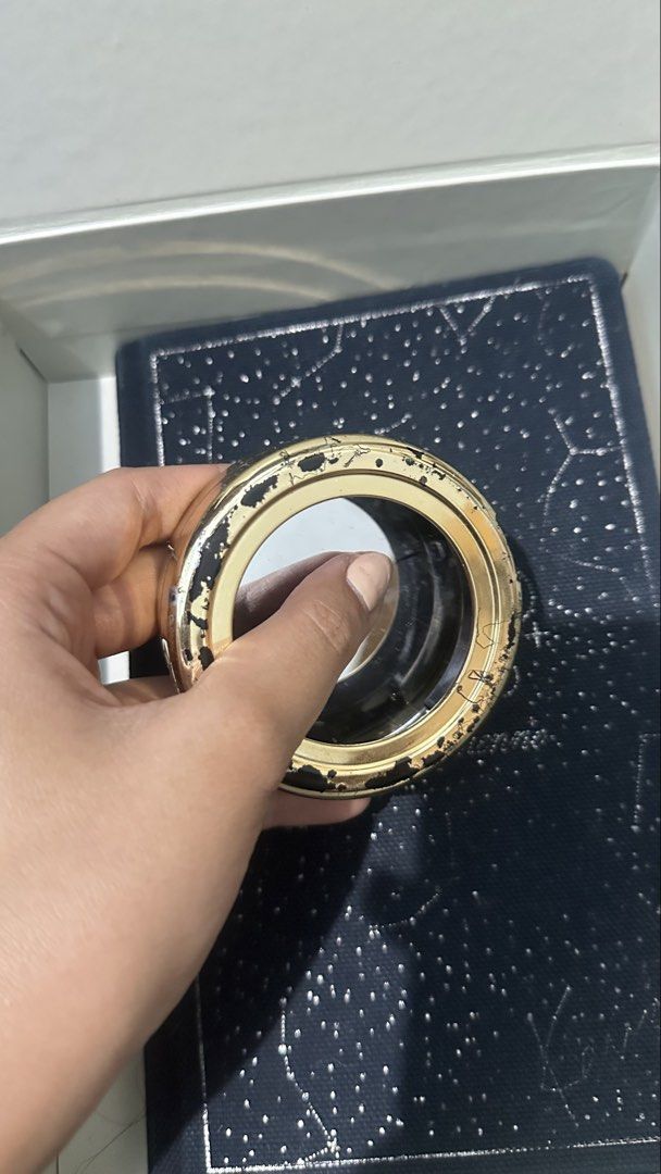 ysl case cushion mirror original deffect (Kategori: Rias Wajah) berada di Jakarta Timur. Dikirim oleh skylieroom (ID iklan 1449474982, Gambar 3). Deskripsi: harga cushionnya 1,4 ya tapi ini udah versi lama dan emg udh lecet tapi yang penting ysl ga? siapa tau ada yg mau buat ngaca aja . .