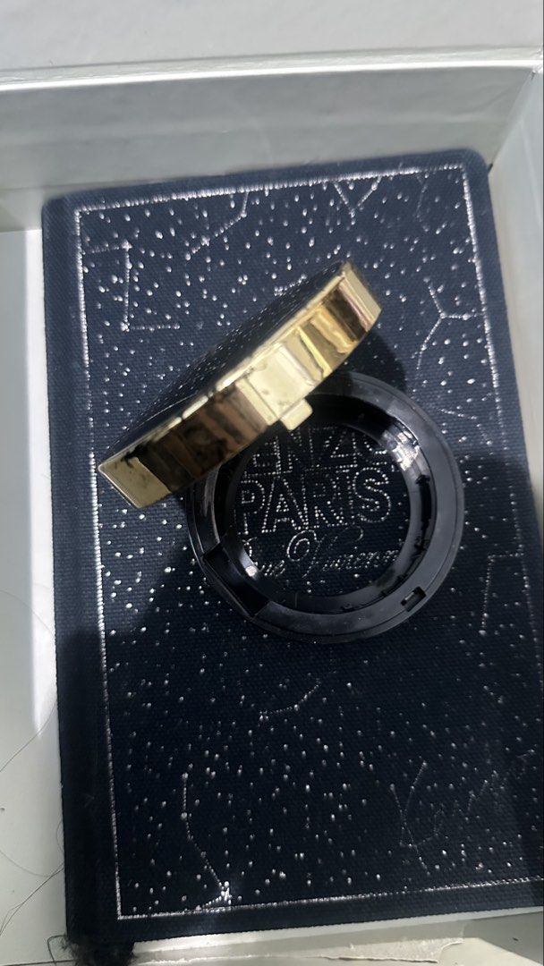 ysl case cushion mirror original deffect (Kategori: Rias Wajah) berada di Jakarta Timur. Dikirim oleh skylieroom (ID iklan 1449474982, Gambar 2). Deskripsi: harga cushionnya 1,4 ya tapi ini udah versi lama dan emg udh lecet tapi yang penting ysl ga? siapa tau ada yg mau buat ngaca aja . .